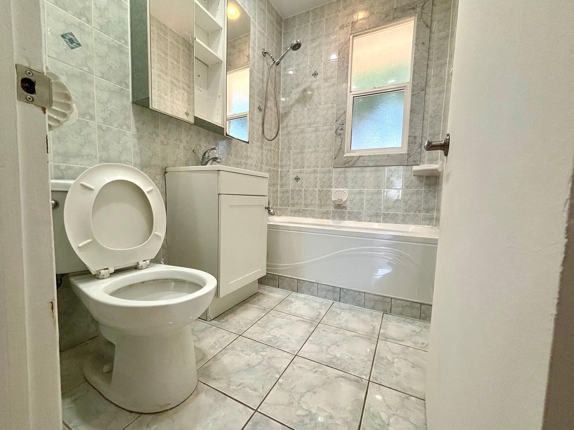 









440


Rue St-Aubin

,
Montréal (Saint-Laurent),




QC
H4M2J3


