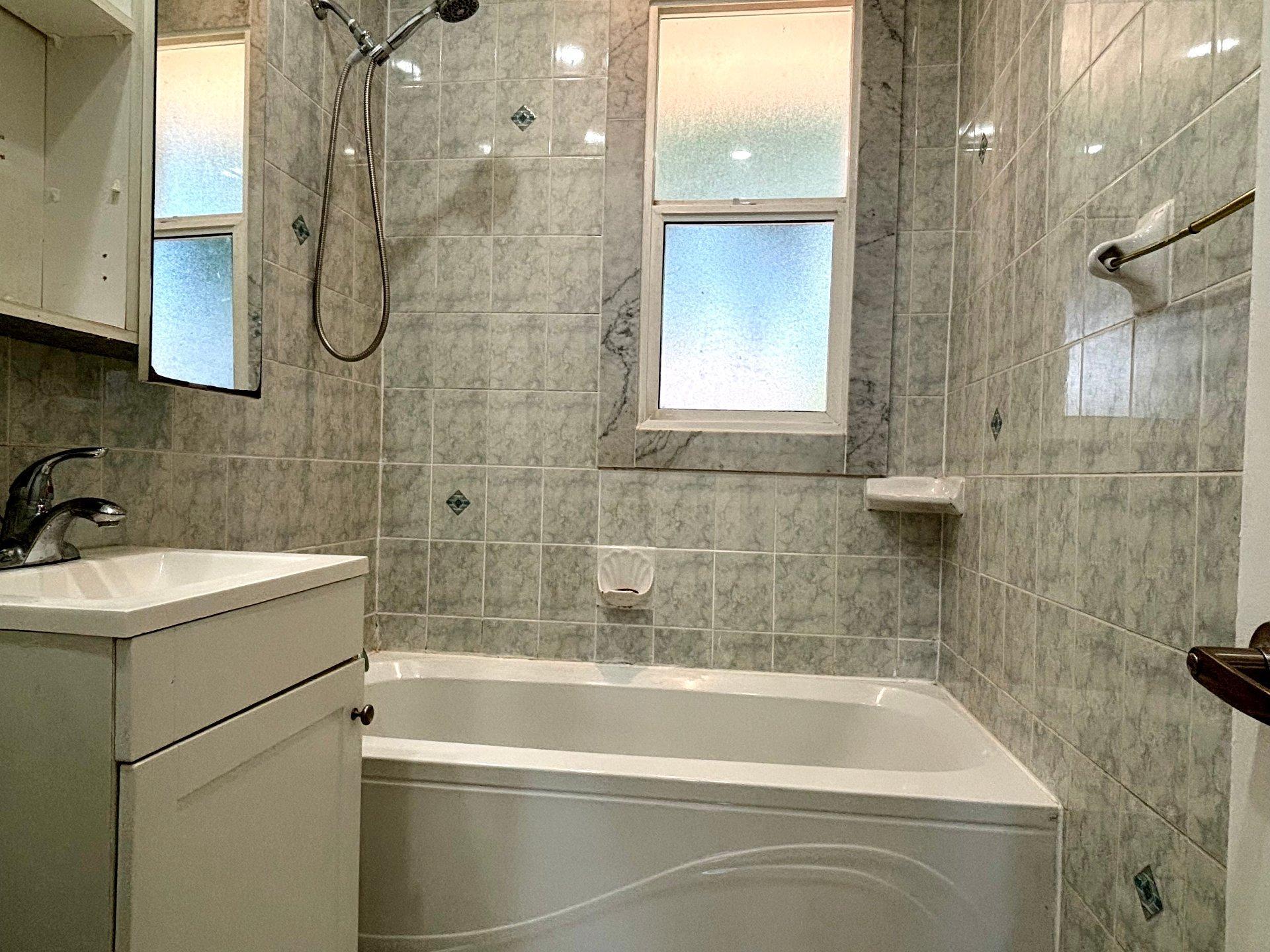 









440


Rue St-Aubin

,
Montréal (Saint-Laurent),




QC
H4M2J3

