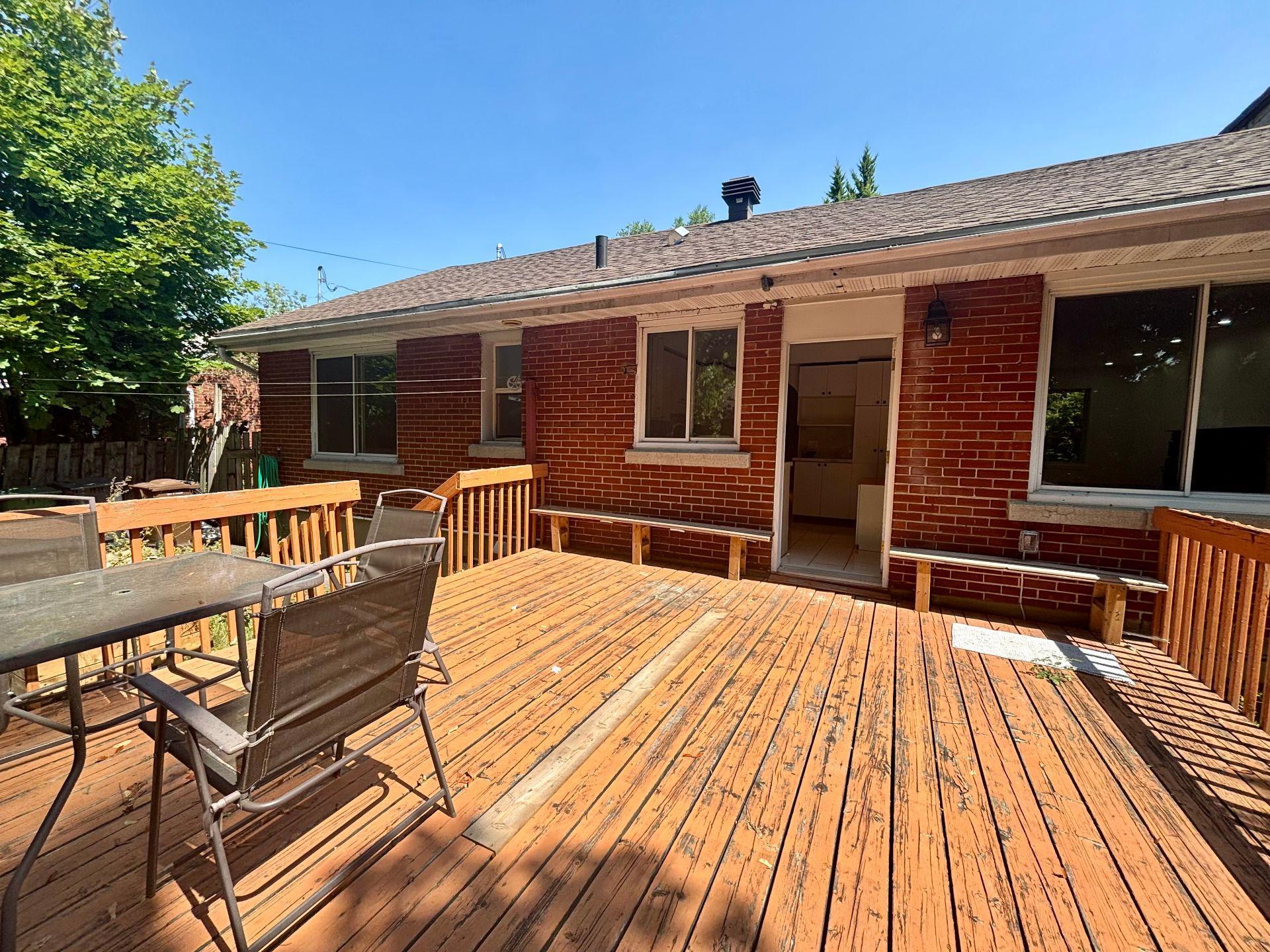 









440


Rue St-Aubin

,
Montréal (Saint-Laurent),




QC
H4M2J3

