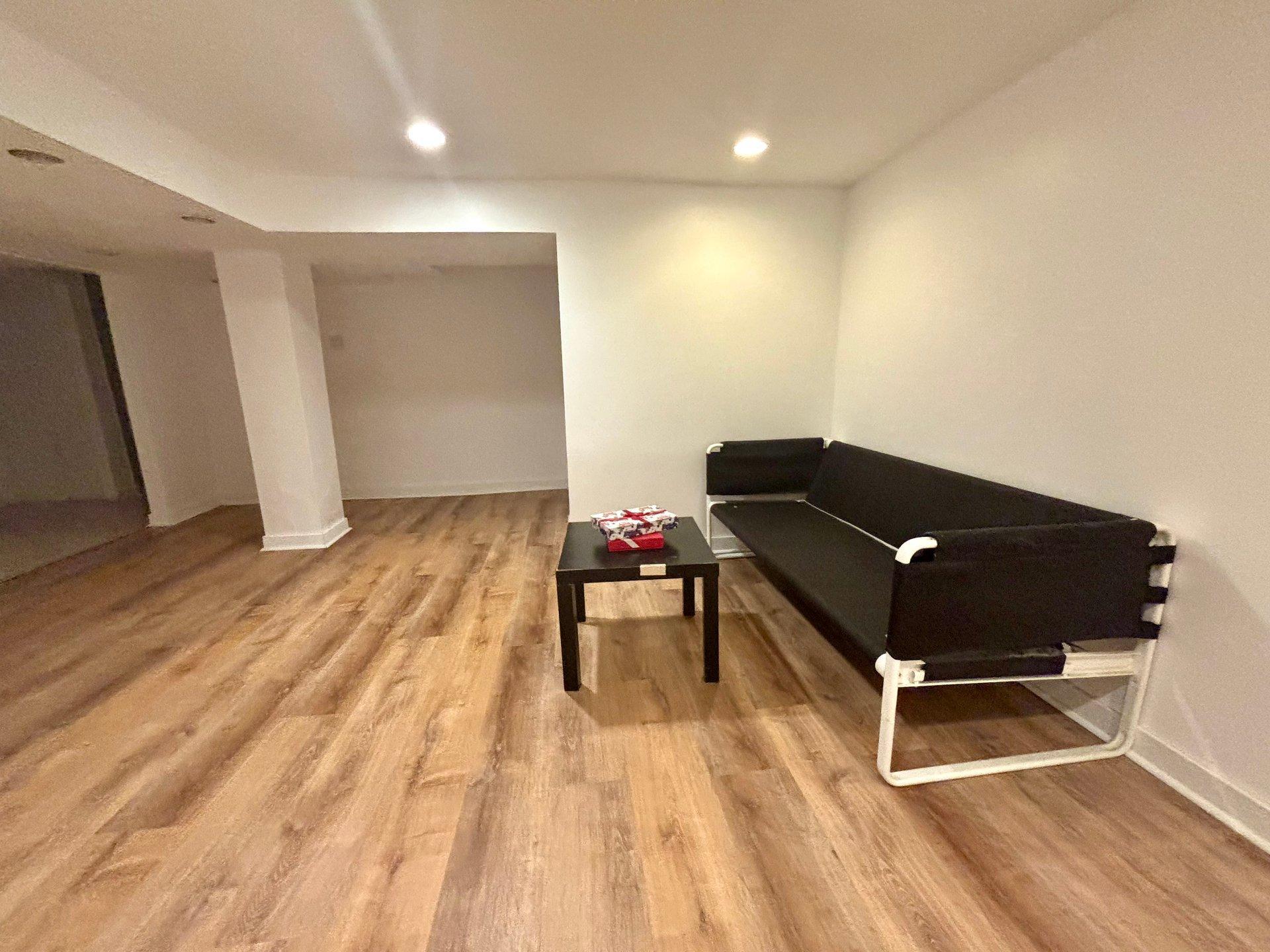 









440


Rue St-Aubin

,
Montréal (Saint-Laurent),




QC
H4M2J3

