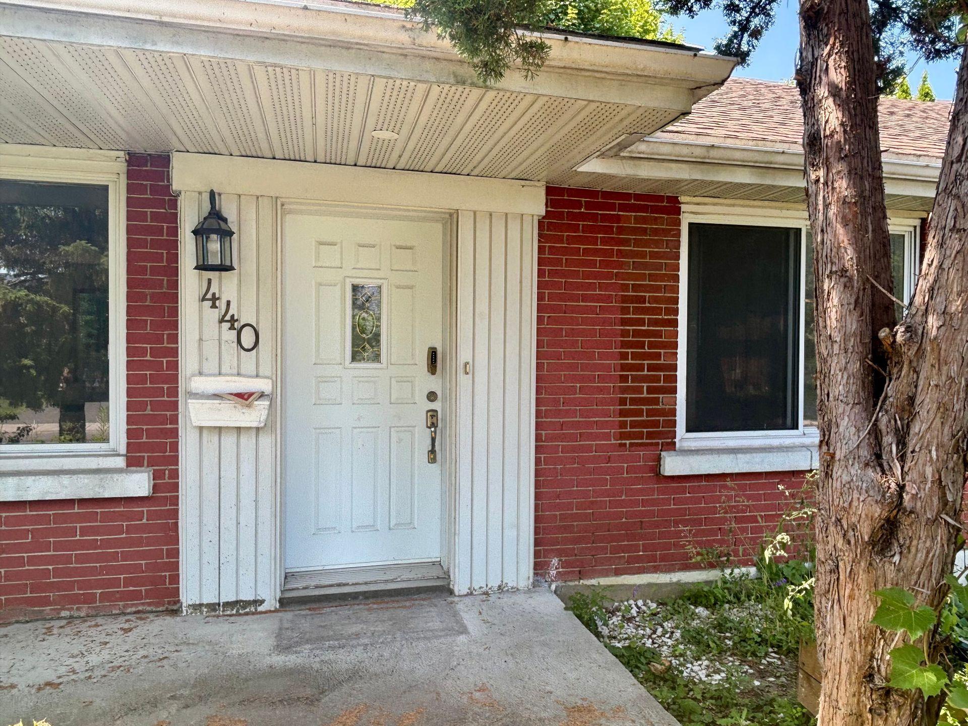 









440


Rue St-Aubin

,
Montréal (Saint-Laurent),




QC
H4M2J3

