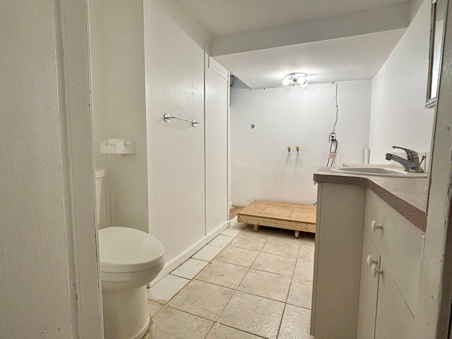 









440


Rue St-Aubin

,
Montréal (Saint-Laurent),




QC
H4M2J3

