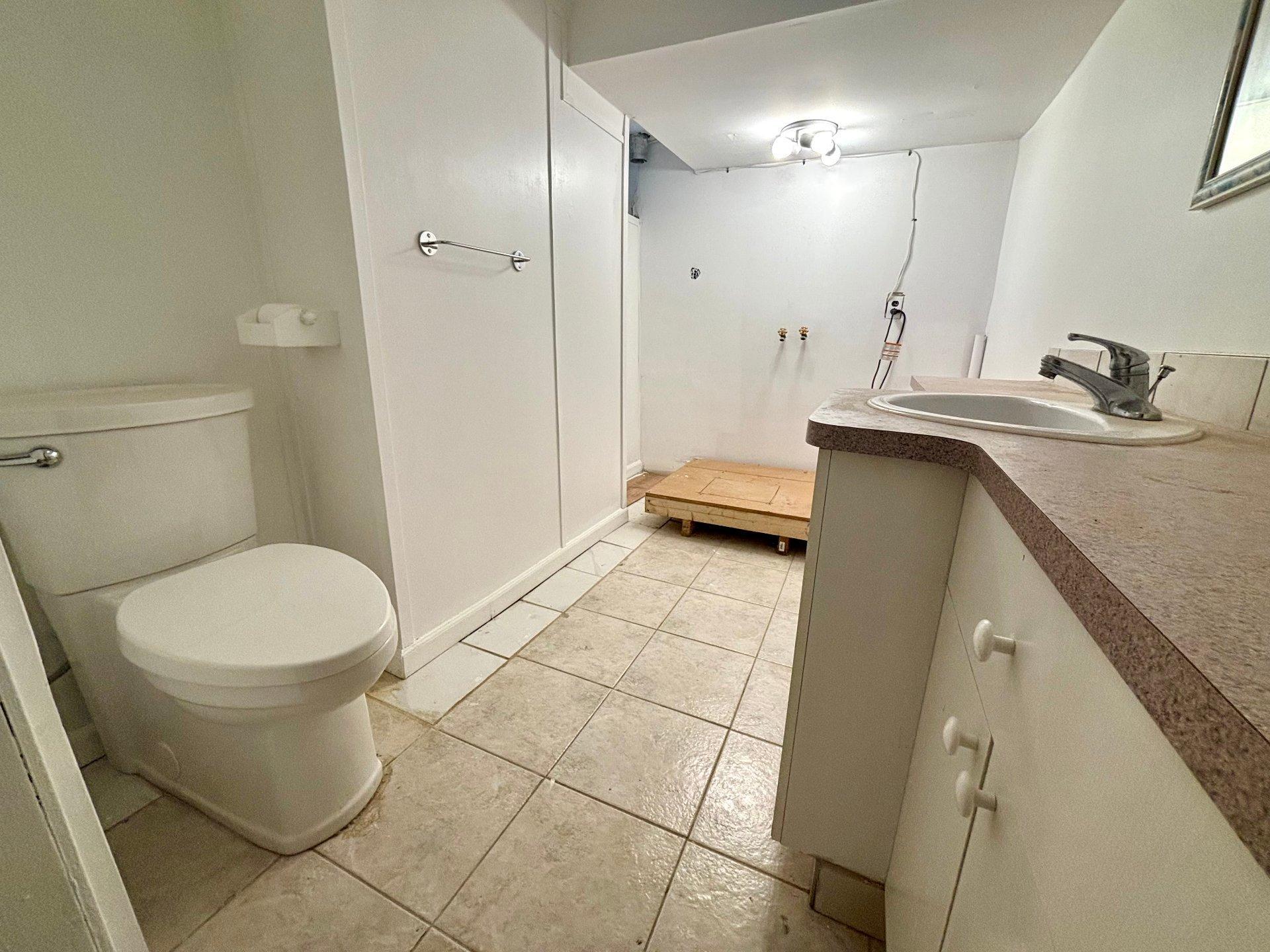 









440


Rue St-Aubin

,
Montréal (Saint-Laurent),




QC
H4M2J3


