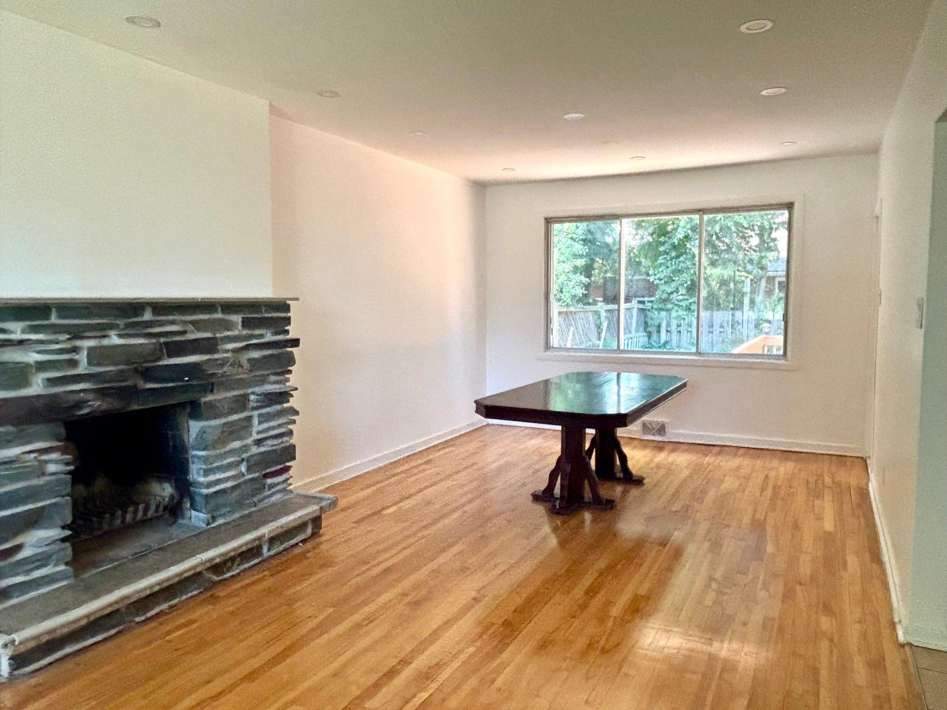 









440


Rue St-Aubin

,
Montréal (Saint-Laurent),




QC
H4M2J3

