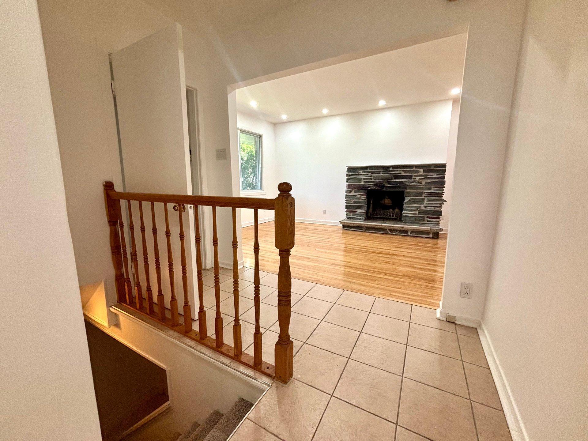









440


Rue St-Aubin

,
Montréal (Saint-Laurent),




QC
H4M2J3

