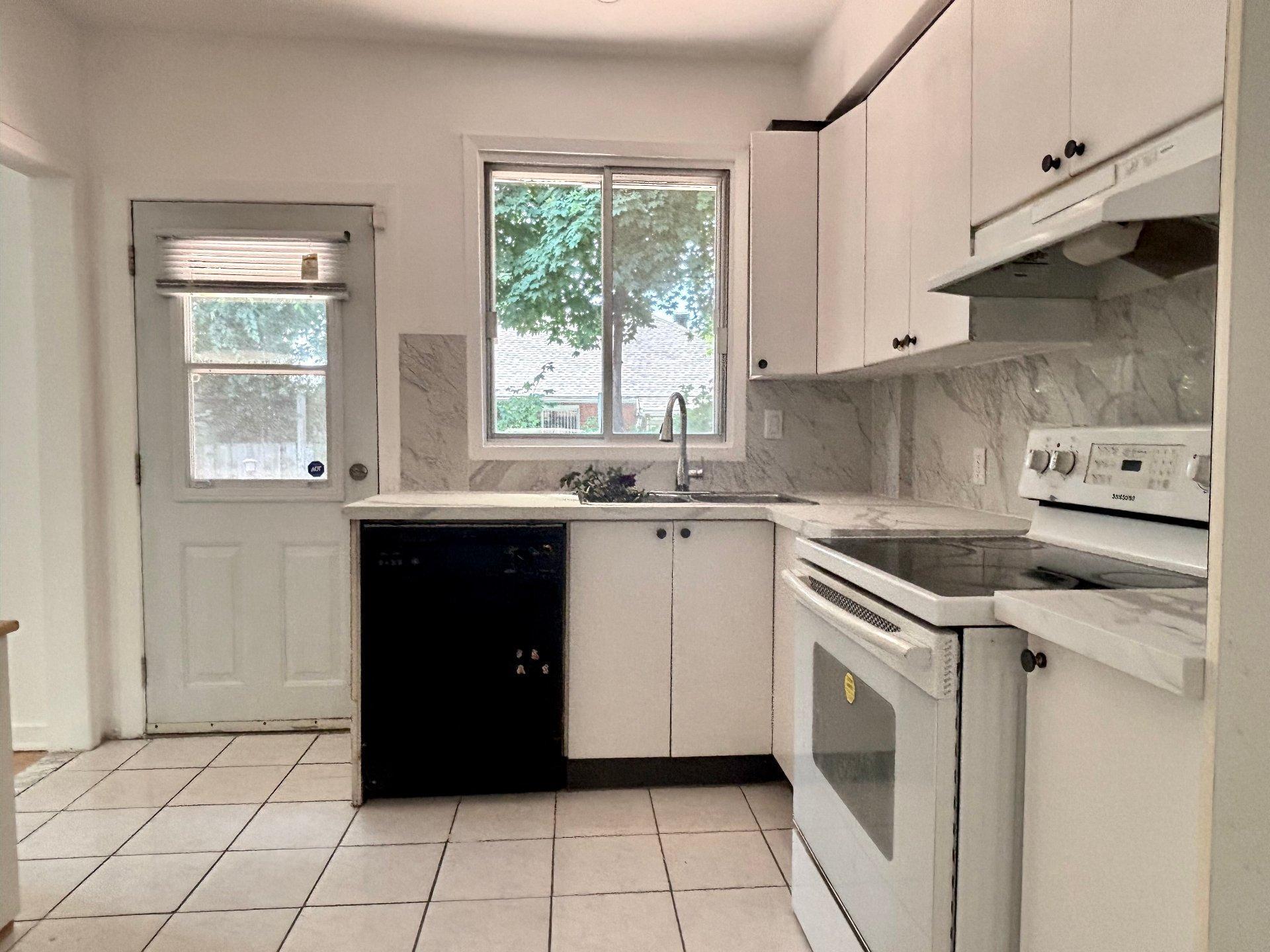 









440


Rue St-Aubin

,
Montréal (Saint-Laurent),




QC
H4M2J3

