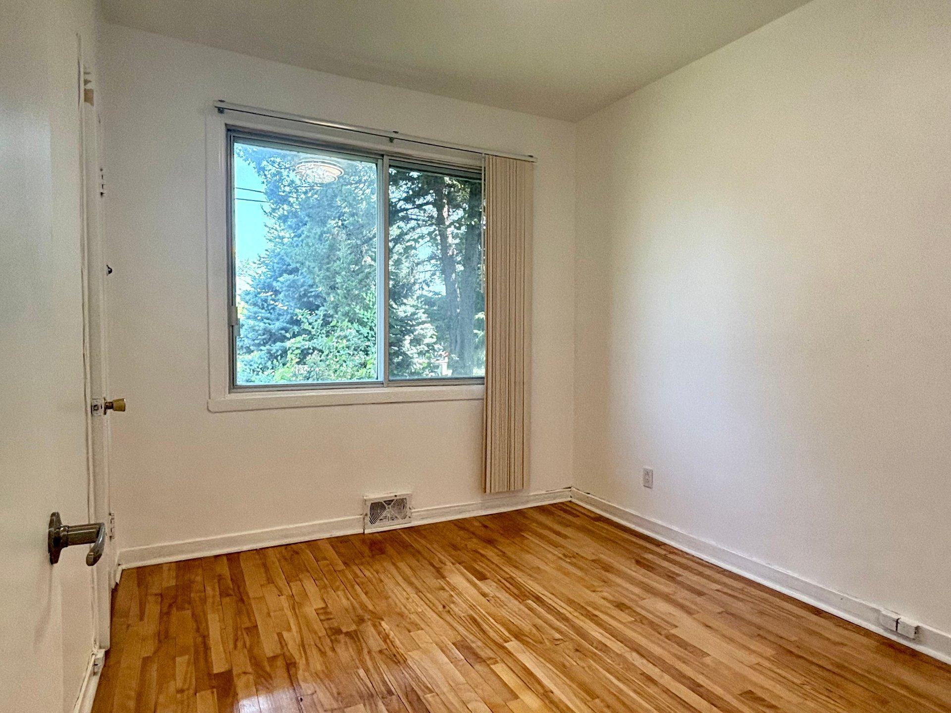









440


Rue St-Aubin

,
Montréal (Saint-Laurent),




QC
H4M2J3

