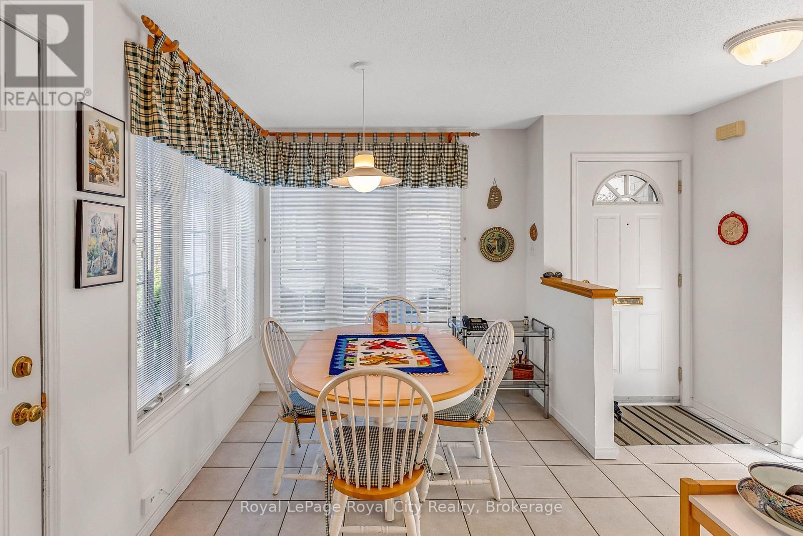 












61 WAXWING CRESCENT

,
Guelph (Kortright Hills),




Ontario
N1C1E3

