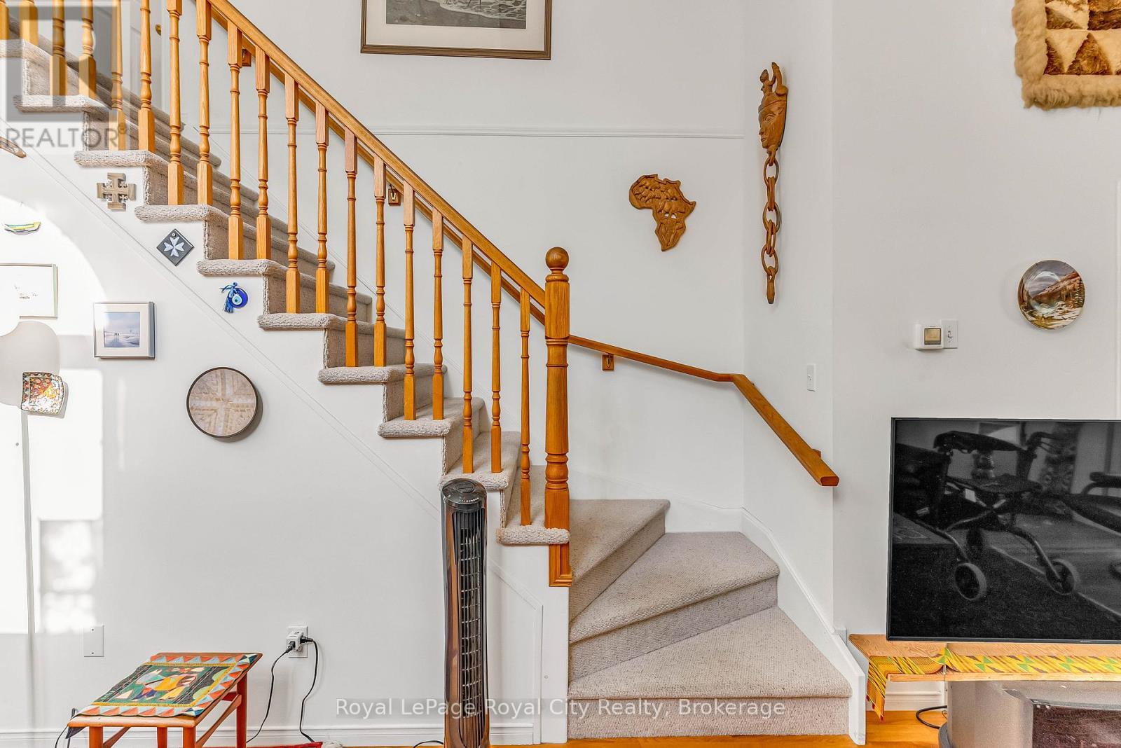 












61 WAXWING CRESCENT

,
Guelph (Kortright Hills),




Ontario
N1C1E3

