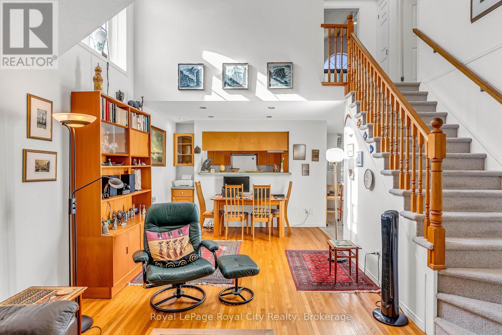 












61 WAXWING CRESCENT

,
Guelph (Kortright Hills),




Ontario
N1C1E3

