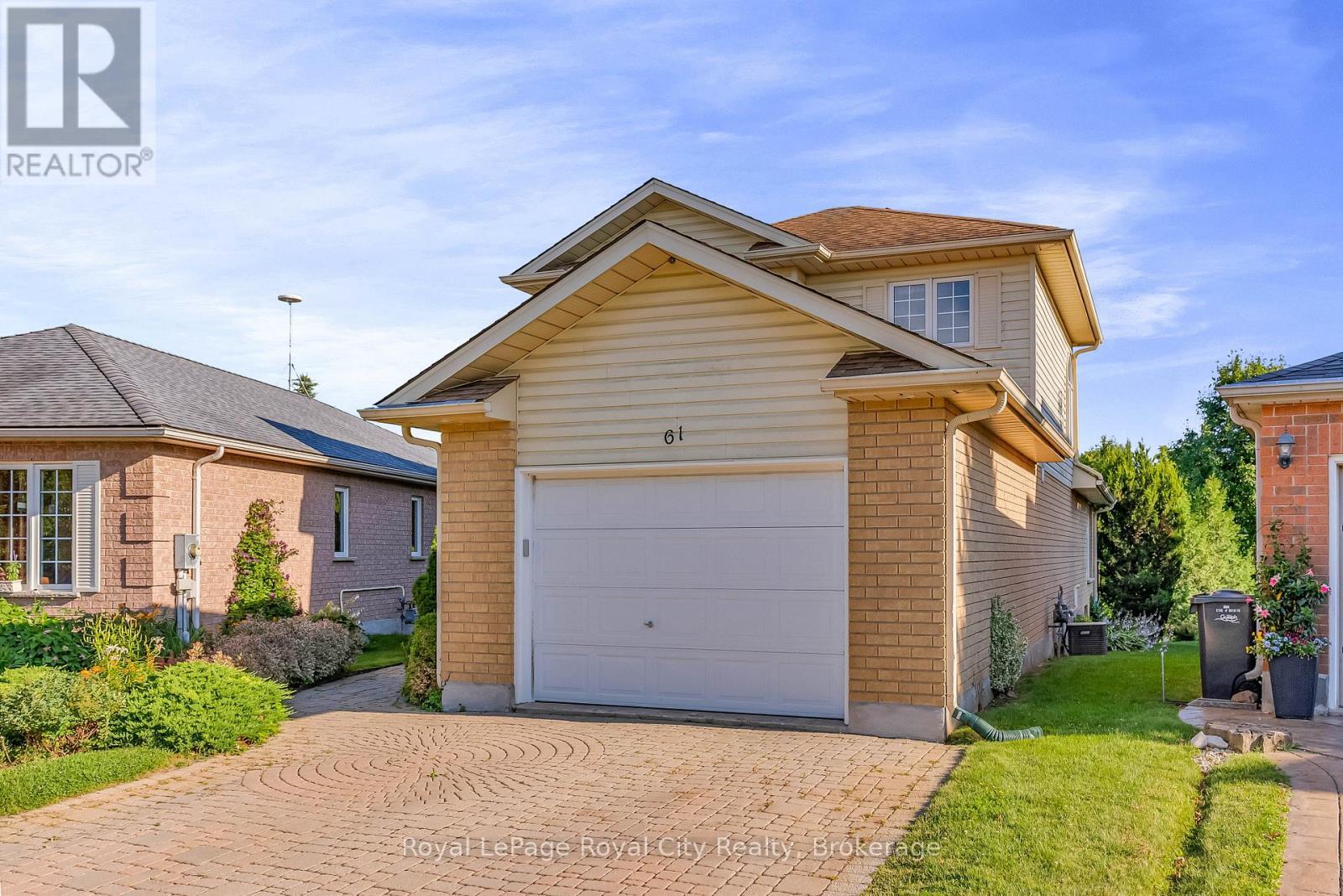 












61 WAXWING CRESCENT

,
Guelph (Kortright Hills),




Ontario
N1C1E3

