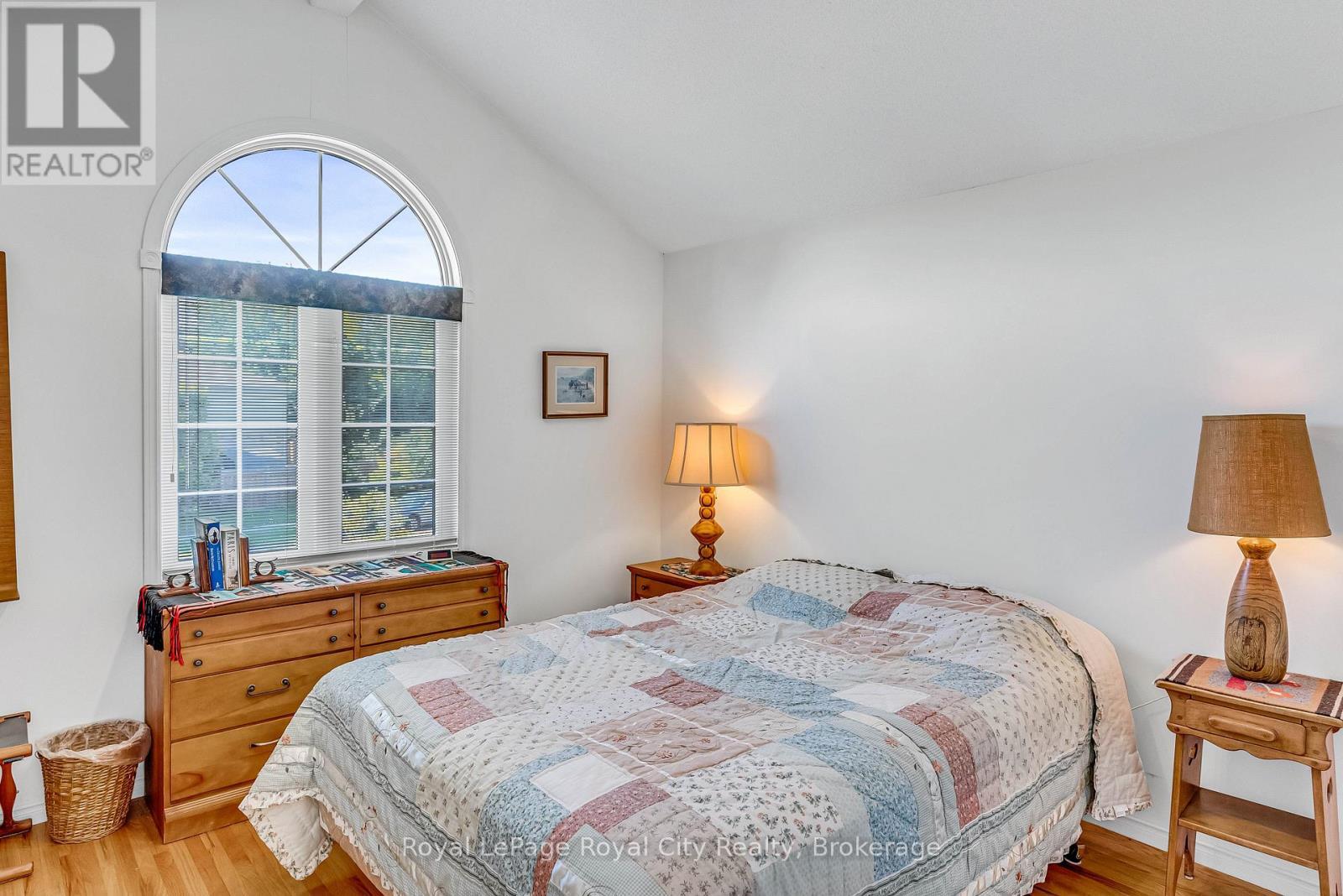 












61 WAXWING CRESCENT

,
Guelph (Kortright Hills),




Ontario
N1C1E3

