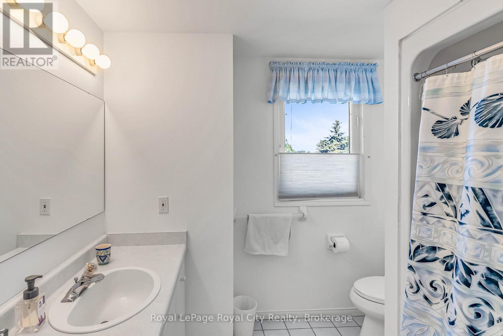 












61 WAXWING CRESCENT

,
Guelph (Kortright Hills),




Ontario
N1C1E3

