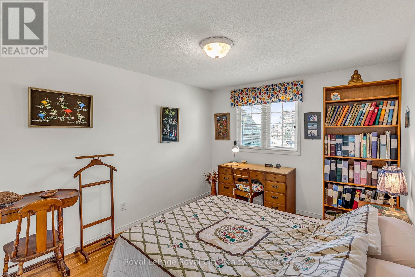 












61 WAXWING CRESCENT

,
Guelph (Kortright Hills),




Ontario
N1C1E3

