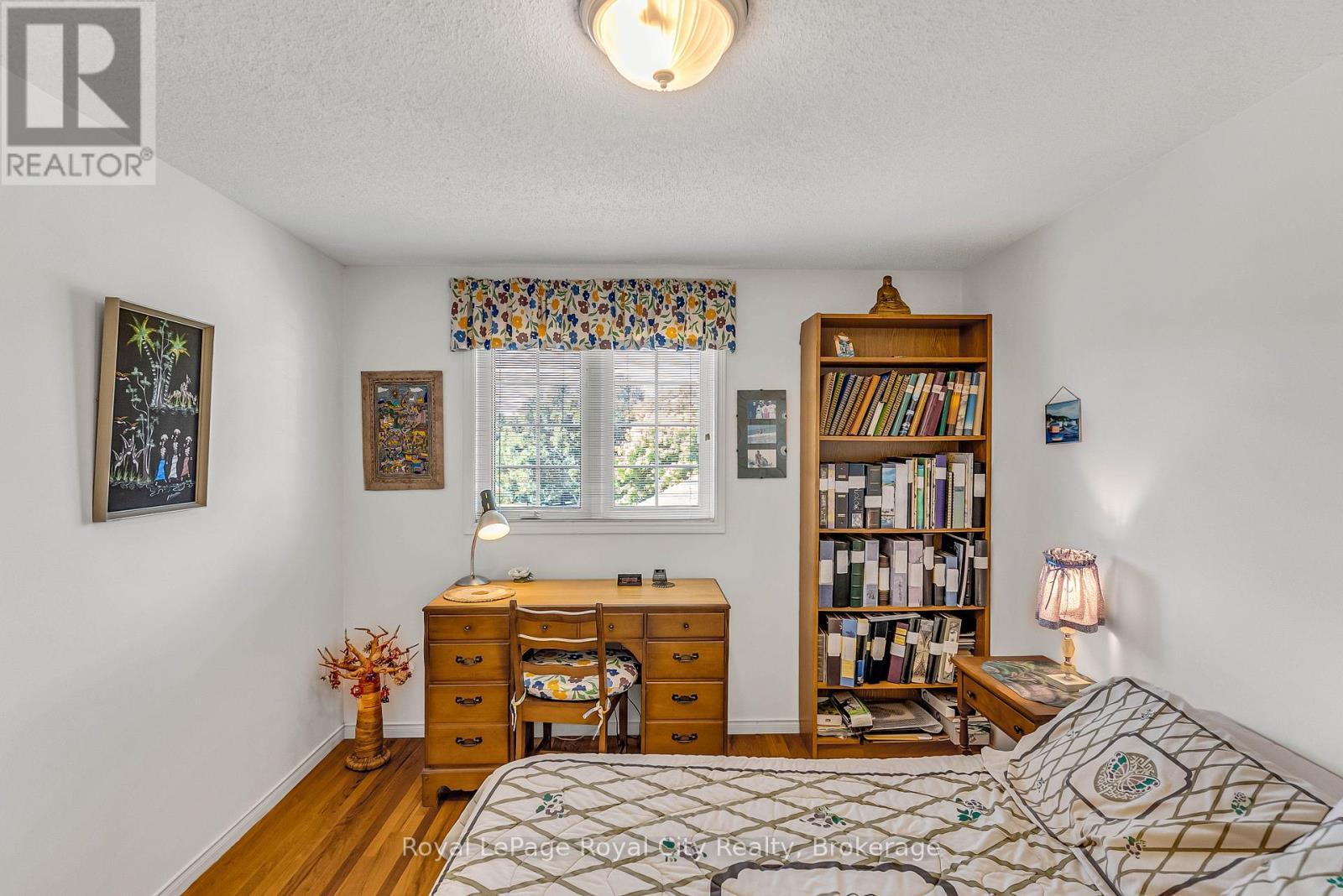 












61 WAXWING CRESCENT

,
Guelph (Kortright Hills),




Ontario
N1C1E3

