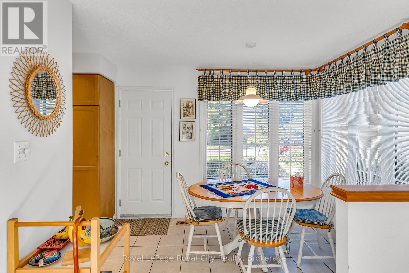 












61 WAXWING CRESCENT

,
Guelph (Kortright Hills),




Ontario
N1C1E3

