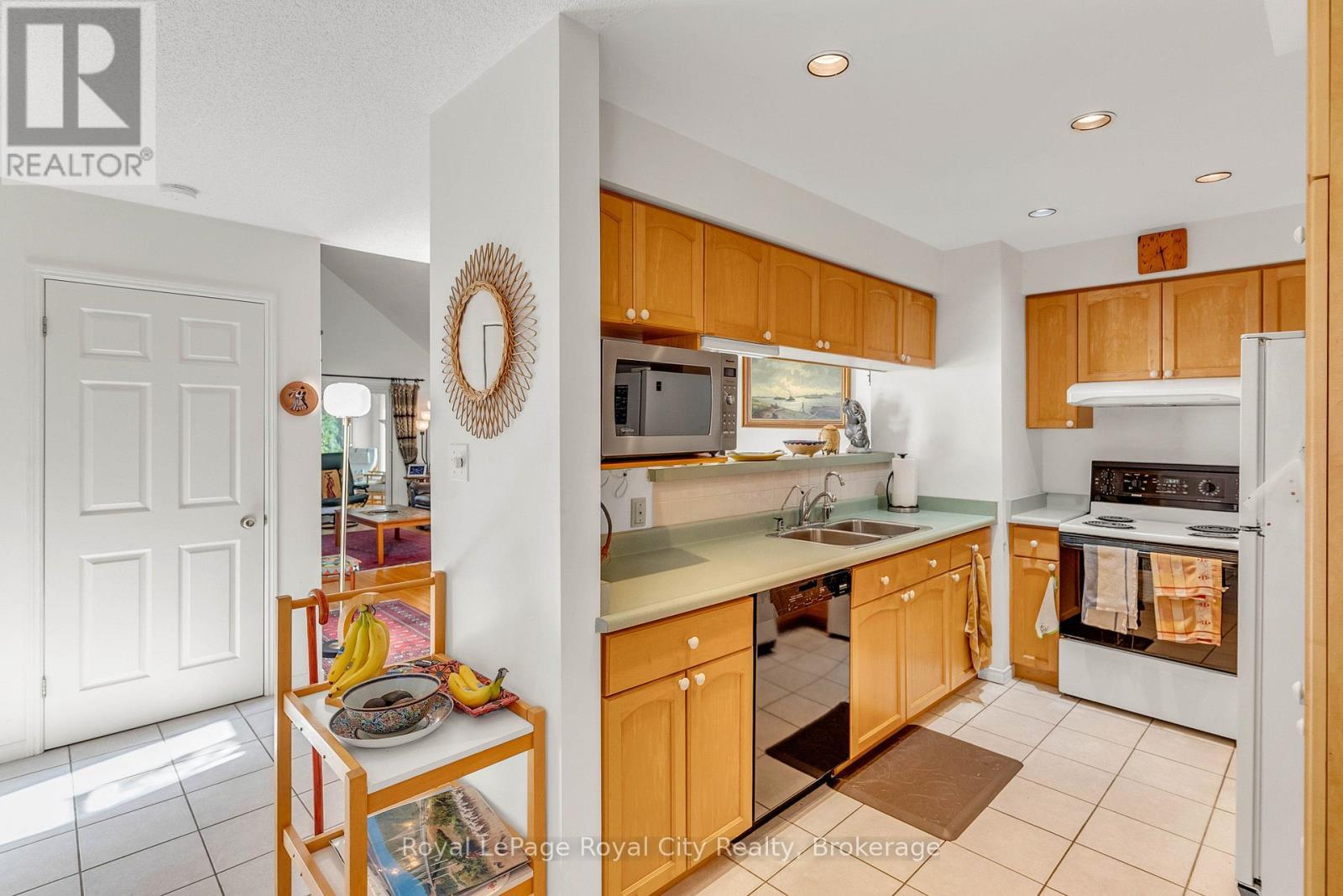 












61 WAXWING CRESCENT

,
Guelph (Kortright Hills),




Ontario
N1C1E3

