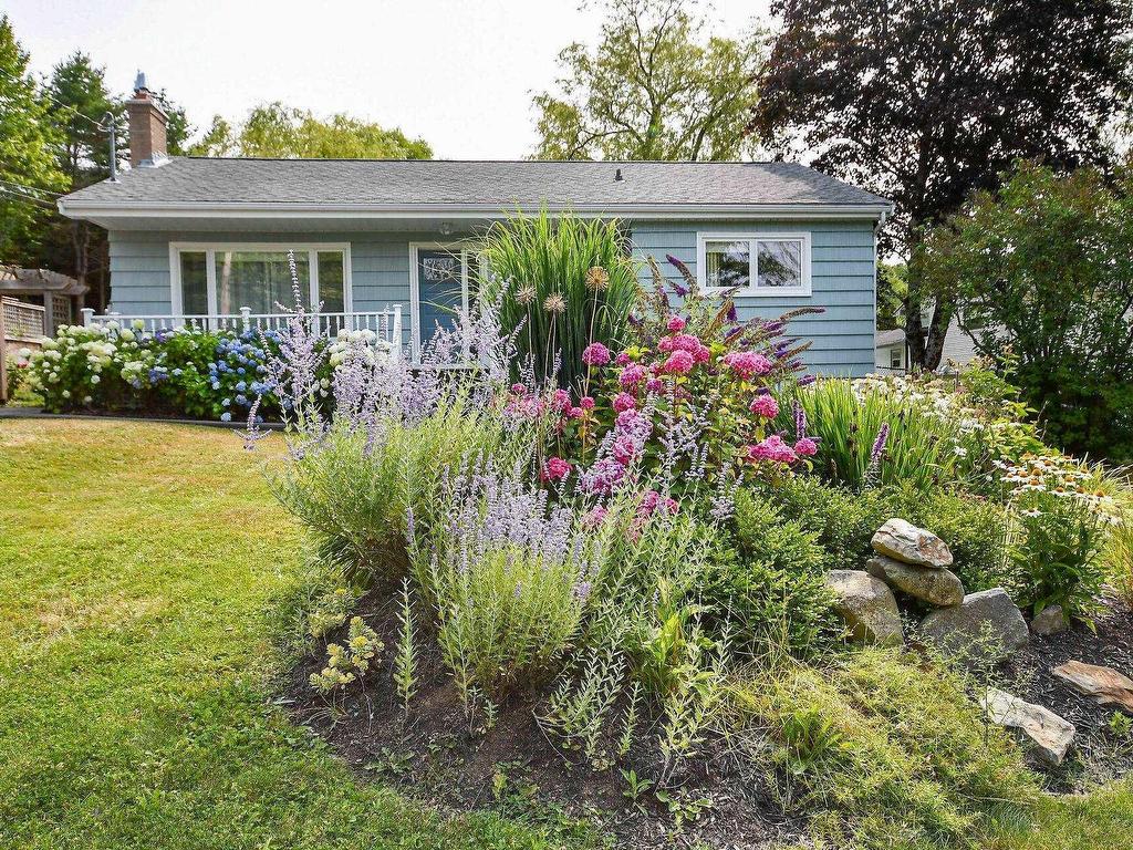












27 Dartmoor Crescent

,
Bedford,




NS
B4A 2K6

