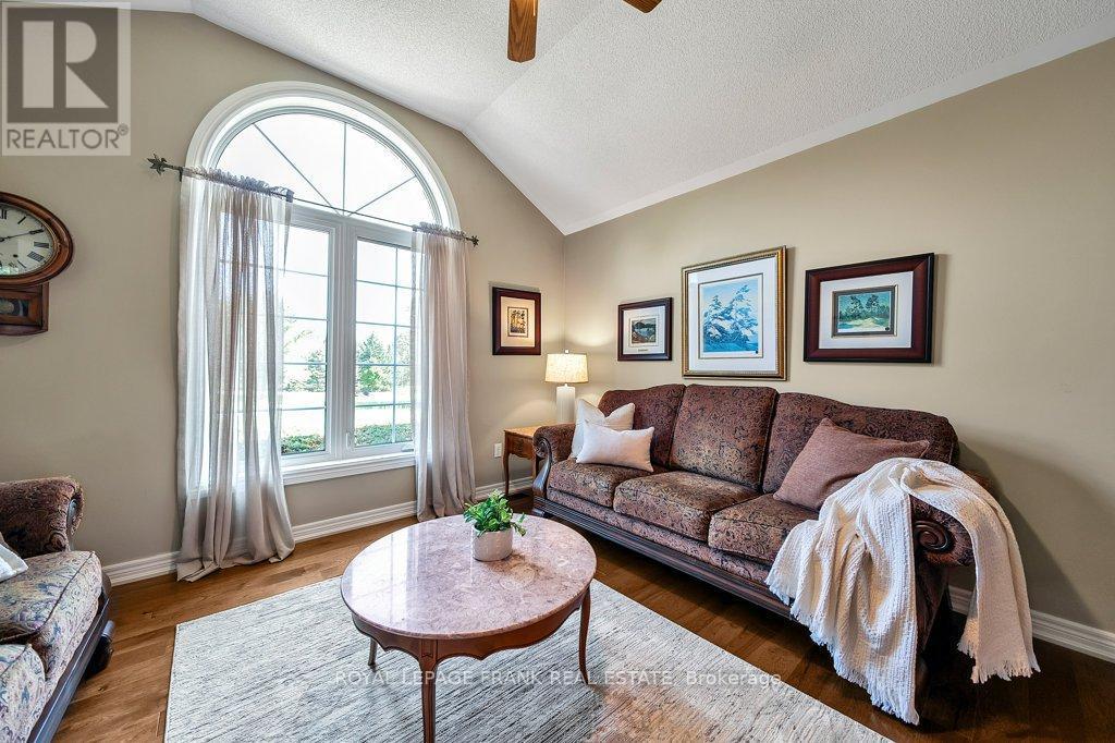 












11 CAWKERS COVE ROAD

,
Scugog (Port Perry),




Ontario
L9L1P4

