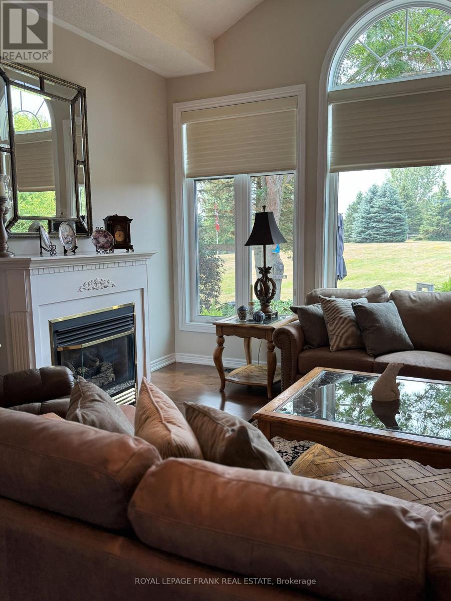 












11 CAWKERS COVE ROAD

,
Scugog (Port Perry),




Ontario
L9L1P4

