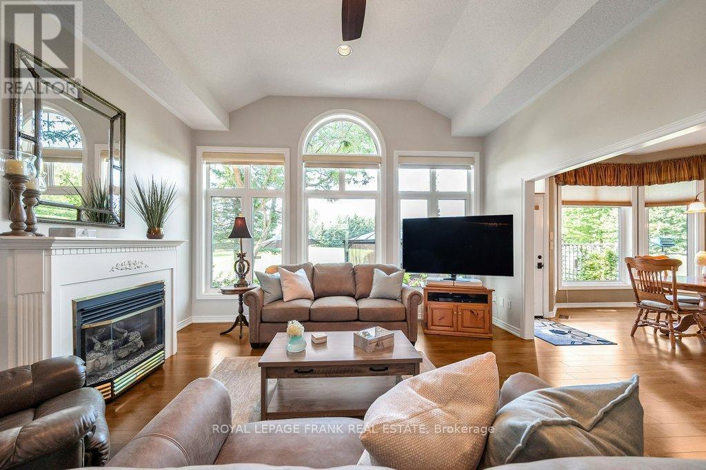 












11 CAWKERS COVE ROAD

,
Scugog (Port Perry),




Ontario
L9L1P4

