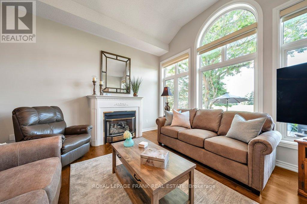 












11 CAWKERS COVE ROAD

,
Scugog (Port Perry),




Ontario
L9L1P4

