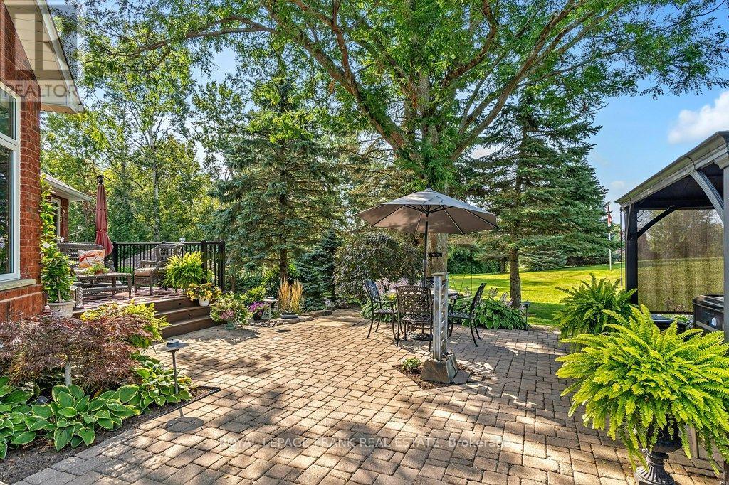 












11 CAWKERS COVE ROAD

,
Scugog (Port Perry),




Ontario
L9L1P4


