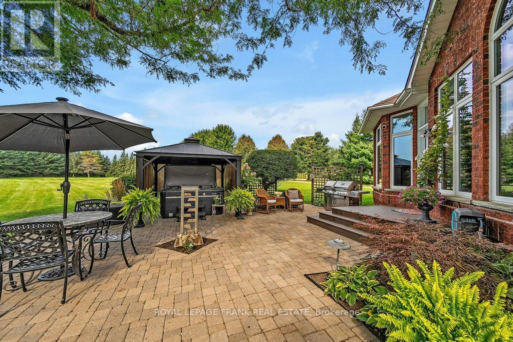 












11 CAWKERS COVE ROAD

,
Scugog (Port Perry),




Ontario
L9L1P4

