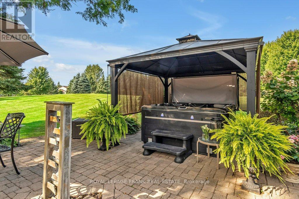 












11 CAWKERS COVE ROAD

,
Scugog (Port Perry),




Ontario
L9L1P4

