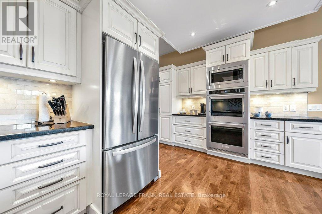 












11 CAWKERS COVE ROAD

,
Scugog (Port Perry),




Ontario
L9L1P4

