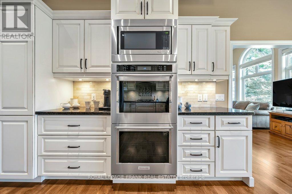 












11 CAWKERS COVE ROAD

,
Scugog (Port Perry),




Ontario
L9L1P4

