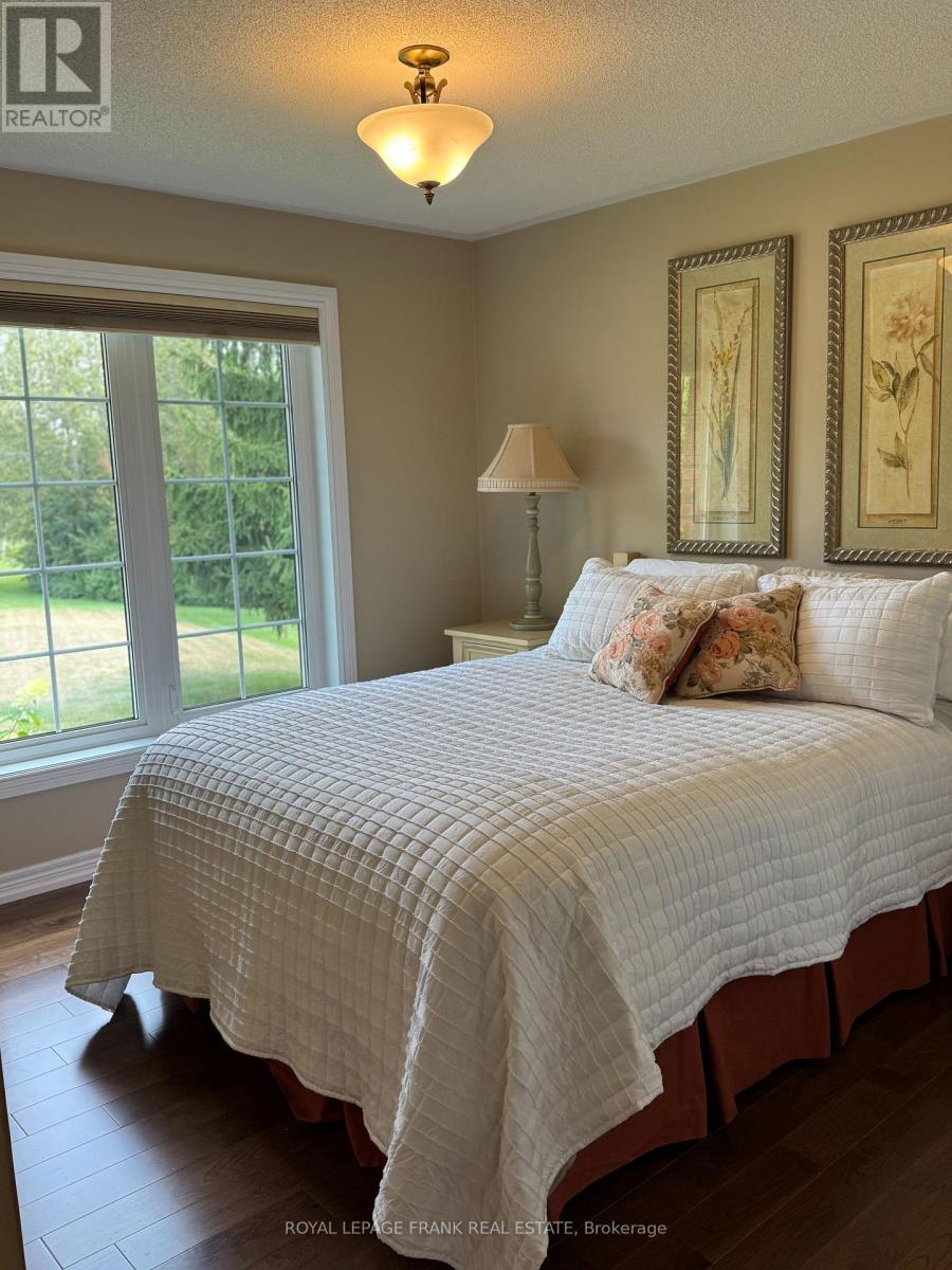 












11 CAWKERS COVE ROAD

,
Scugog (Port Perry),




Ontario
L9L1P4

