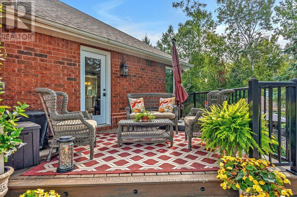 












11 CAWKERS COVE ROAD

,
Scugog (Port Perry),




Ontario
L9L1P4

