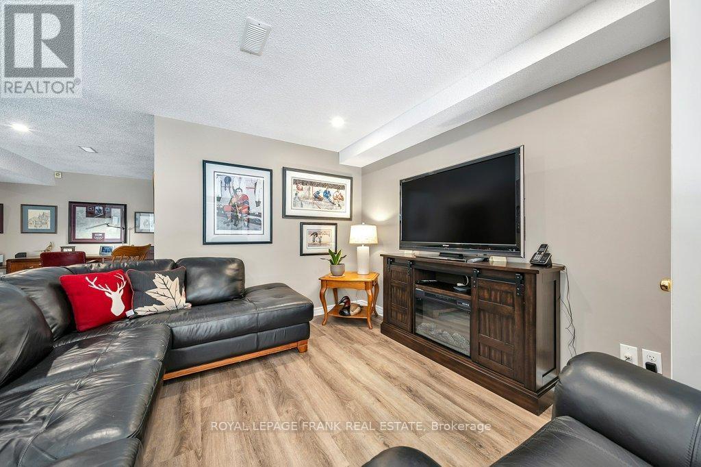 












11 CAWKERS COVE ROAD

,
Scugog (Port Perry),




Ontario
L9L1P4

