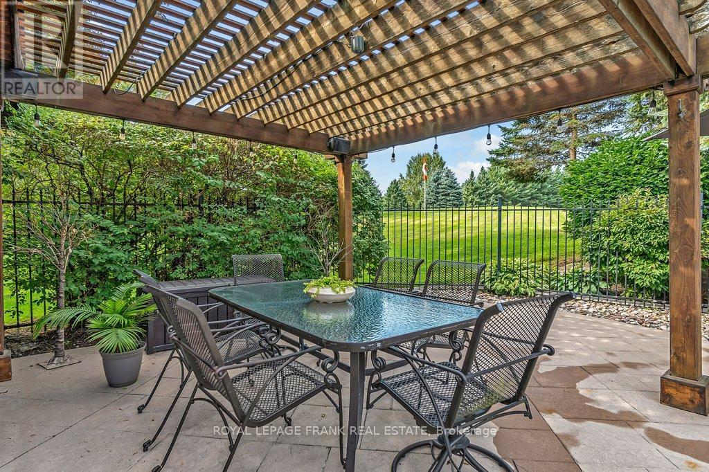 












11 CAWKERS COVE ROAD

,
Scugog (Port Perry),




Ontario
L9L1P4

