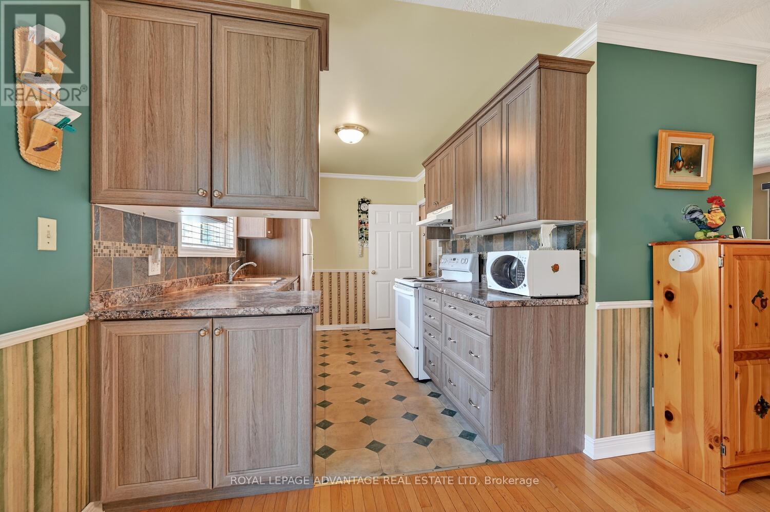 












245 ALLAN STREET

,
Smiths Falls,




Ontario
K7A4M9

