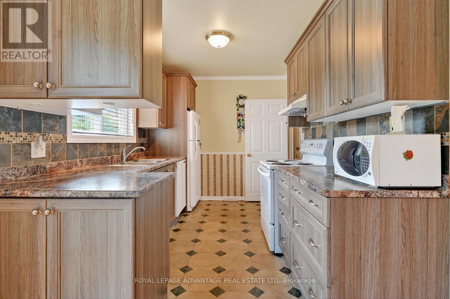












245 ALLAN STREET

,
Smiths Falls,




Ontario
K7A4M9

