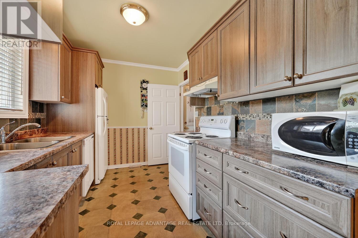 












245 ALLAN STREET

,
Smiths Falls,




Ontario
K7A4M9

