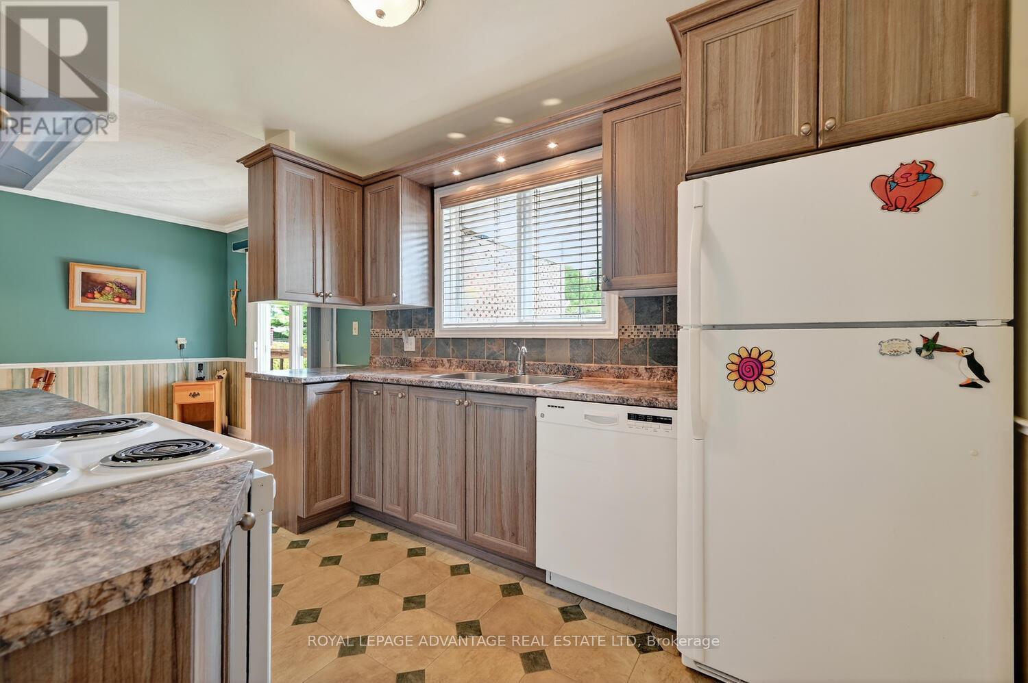 












245 ALLAN STREET

,
Smiths Falls,




Ontario
K7A4M9

