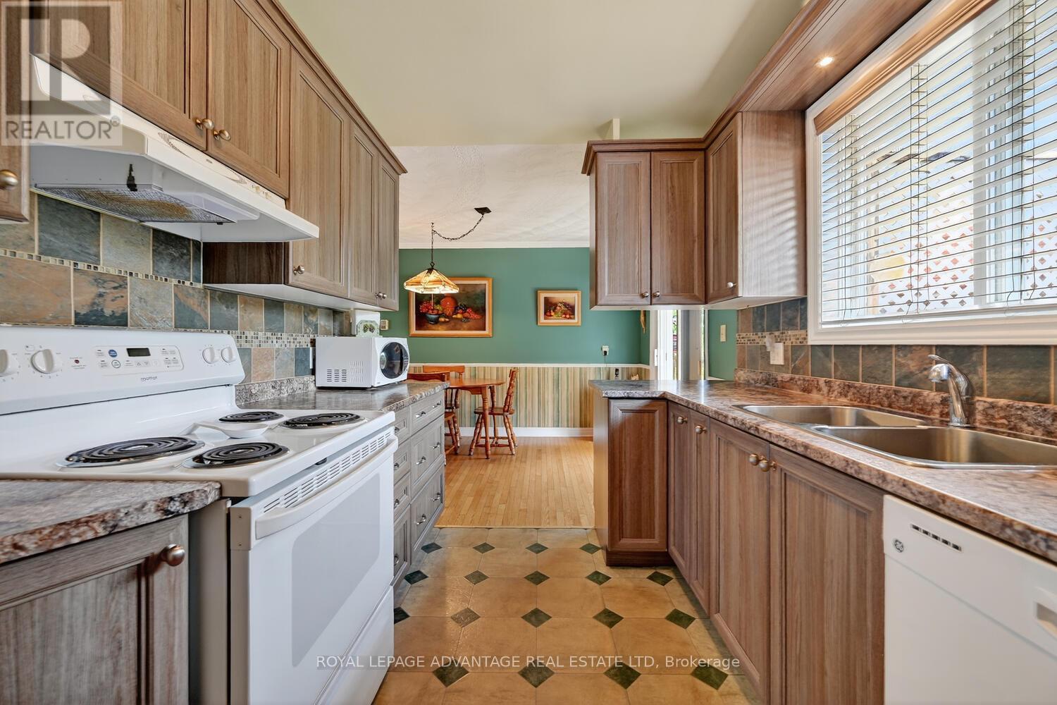 












245 ALLAN STREET

,
Smiths Falls,




Ontario
K7A4M9

