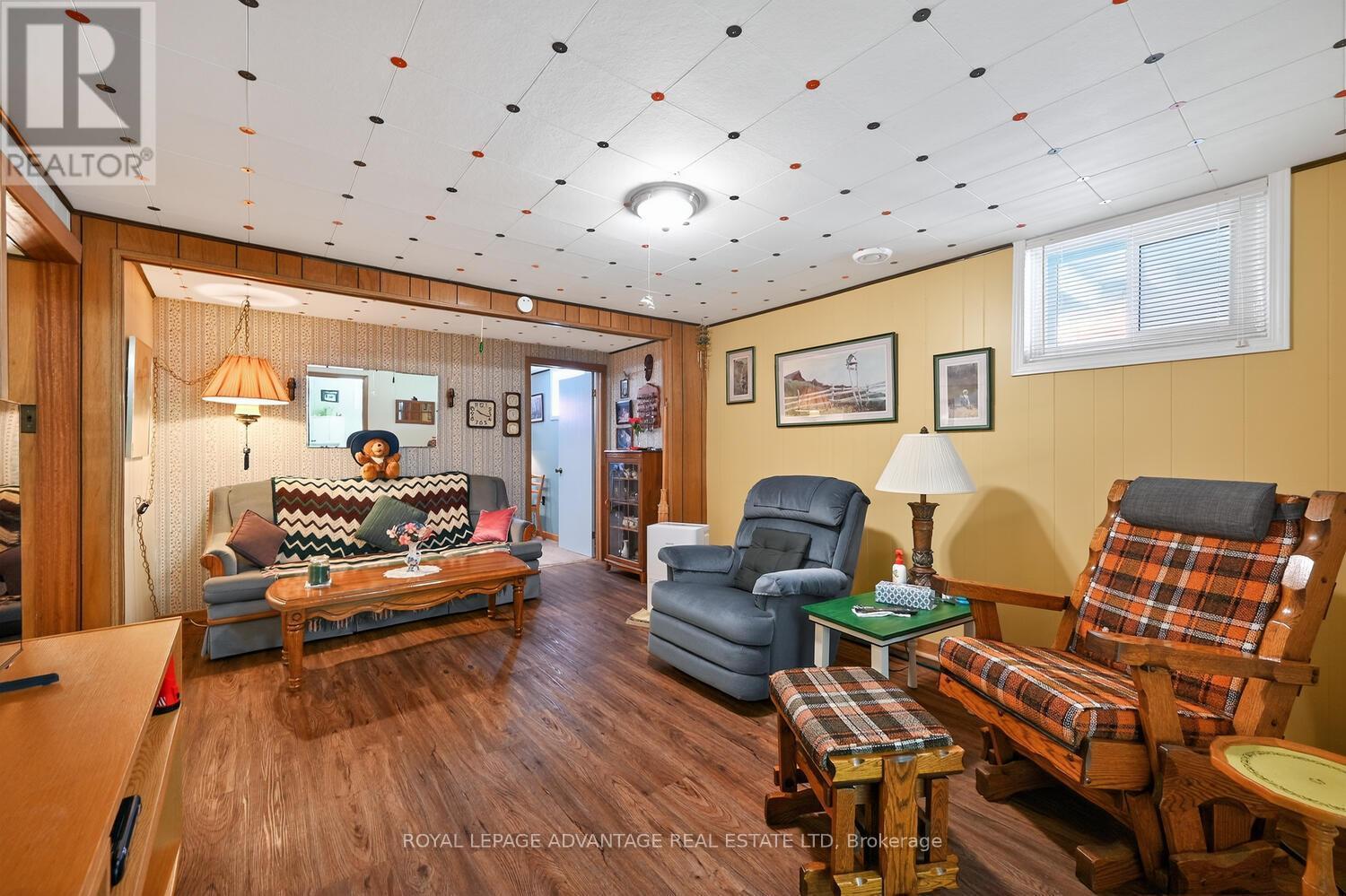 












245 ALLAN STREET

,
Smiths Falls,




Ontario
K7A4M9

