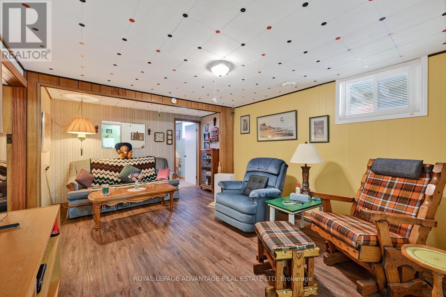 












245 ALLAN STREET

,
Smiths Falls,




Ontario
K7A4M9

