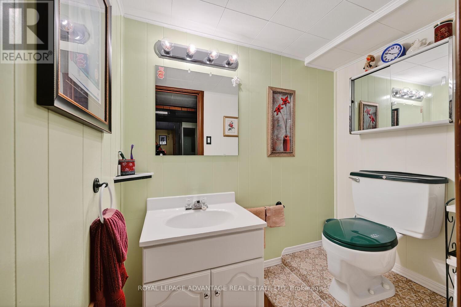 












245 ALLAN STREET

,
Smiths Falls,




Ontario
K7A4M9

