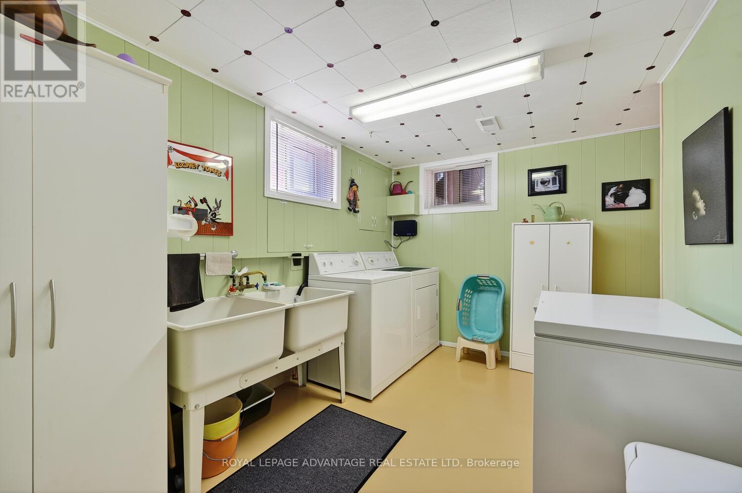 












245 ALLAN STREET

,
Smiths Falls,




Ontario
K7A4M9

