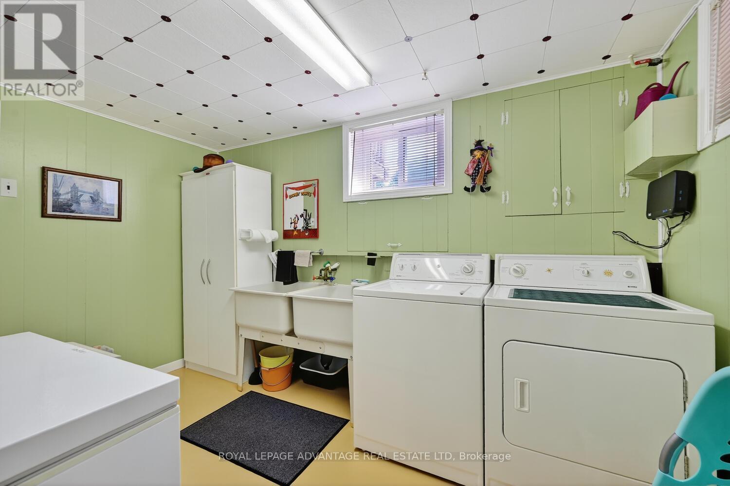 












245 ALLAN STREET

,
Smiths Falls,




Ontario
K7A4M9

