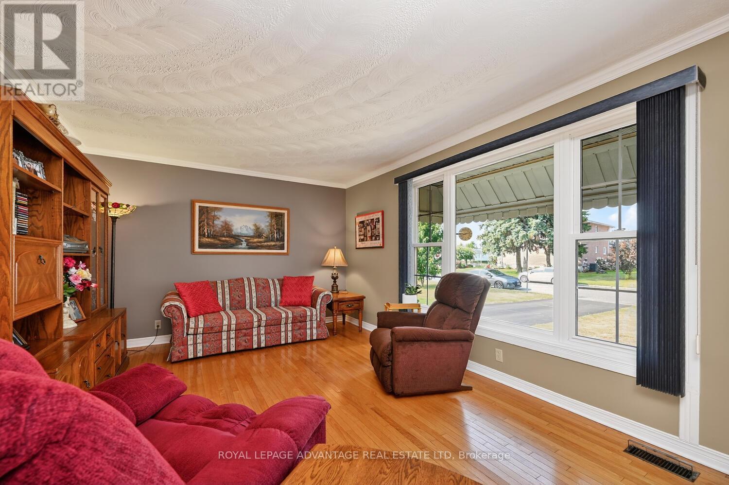 












245 ALLAN STREET

,
Smiths Falls,




Ontario
K7A4M9

