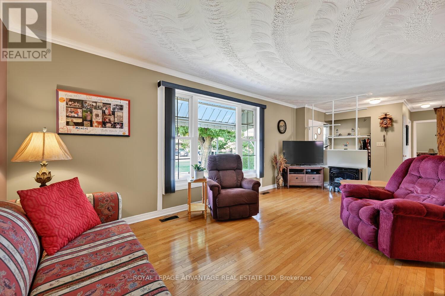 












245 ALLAN STREET

,
Smiths Falls,




Ontario
K7A4M9


