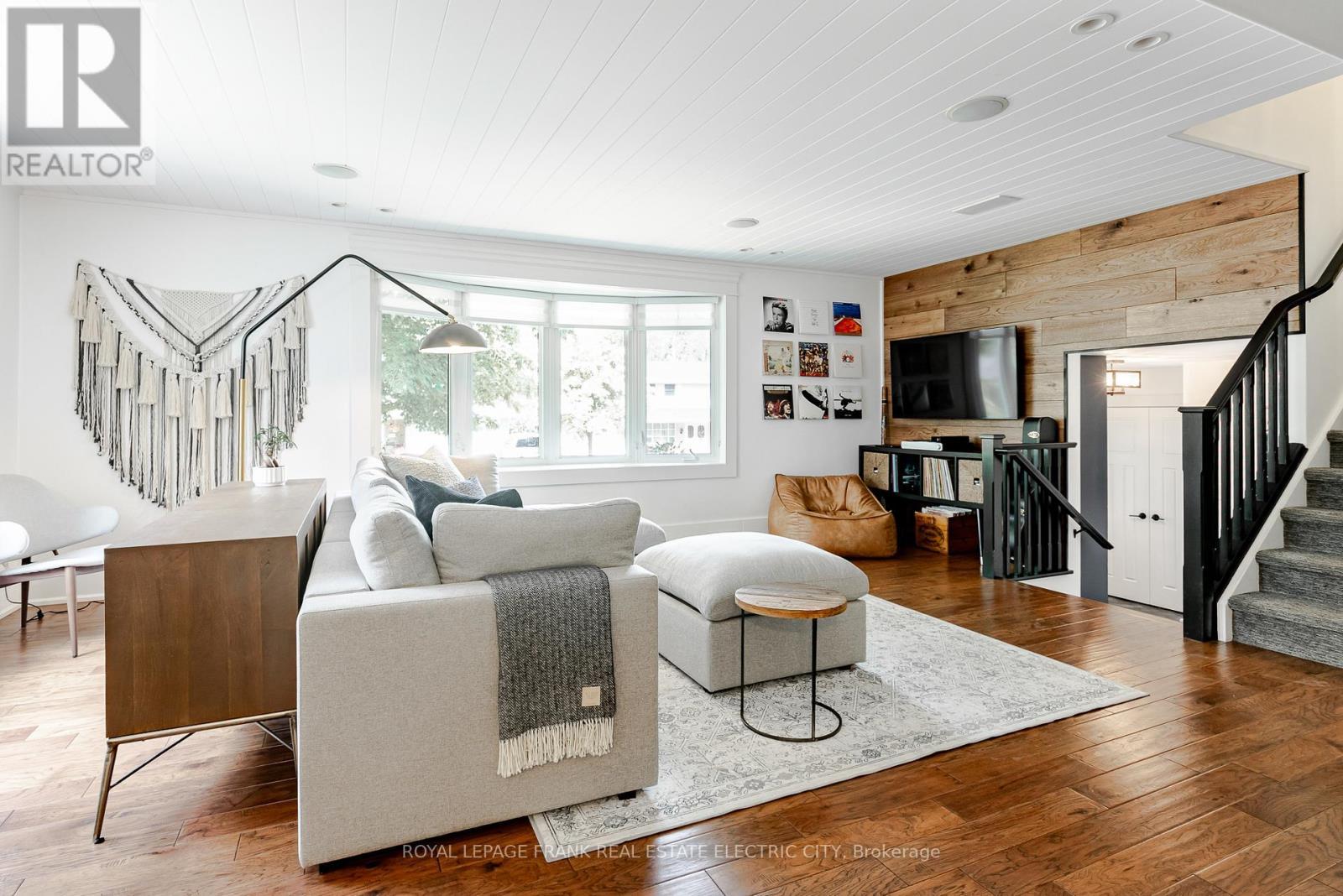 












1255 BRIDLE DRIVE

,
Peterborough West (North),




Ontario
K9J7J7

