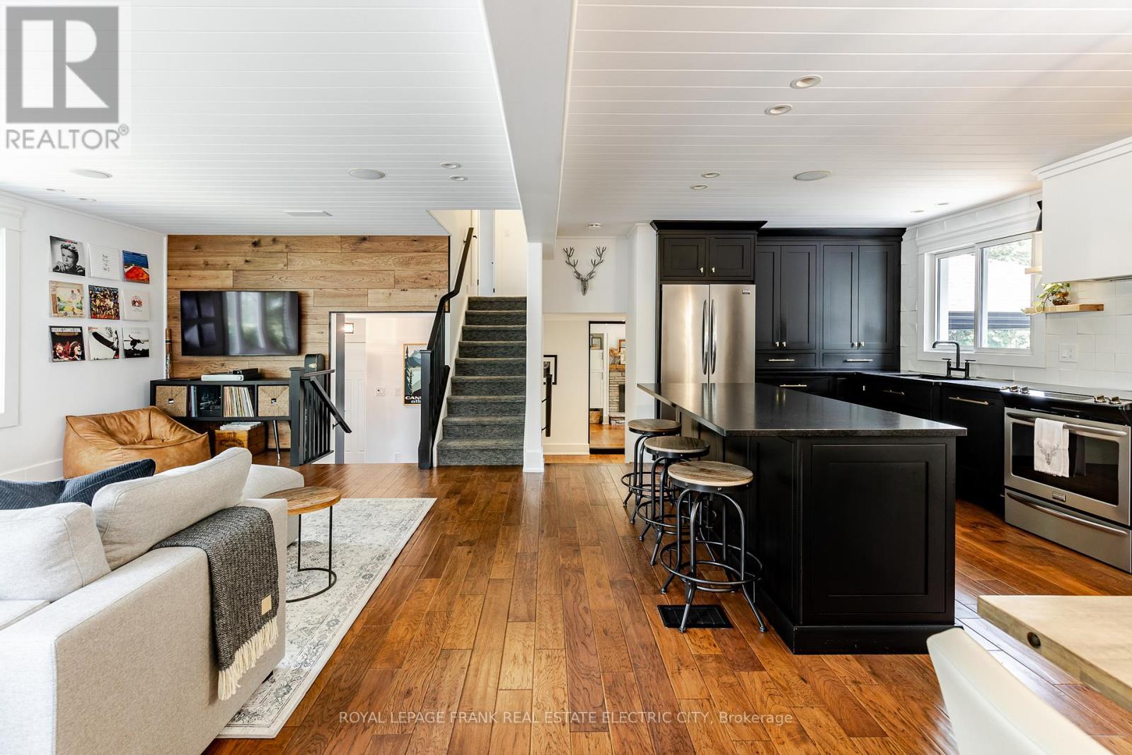 












1255 BRIDLE DRIVE

,
Peterborough West (North),




Ontario
K9J7J7

