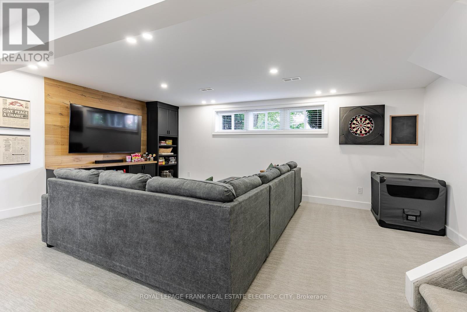 












1255 BRIDLE DRIVE

,
Peterborough West (North),




Ontario
K9J7J7


